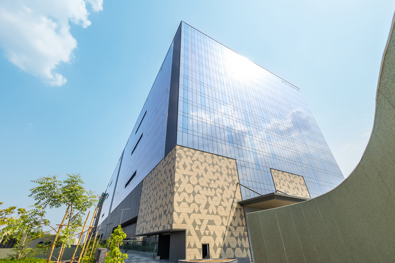 AP4 facade
